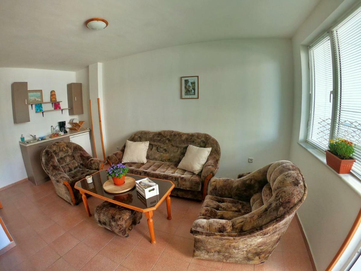Apartment In St. Vlas With Terrace Свети Влас Екстериор снимка